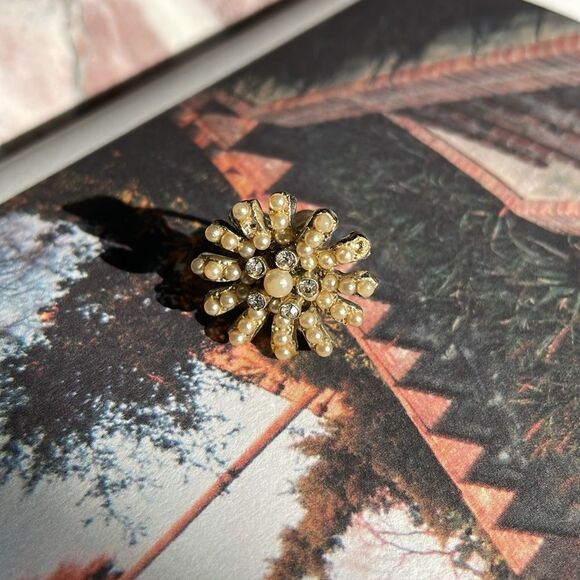 Vintage | Pearl Flower Vintage Clasp Earring - Picture 4 of 4